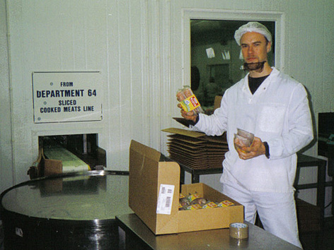 Packar kött på Kingsway Food Ltd. i Belfast 1999